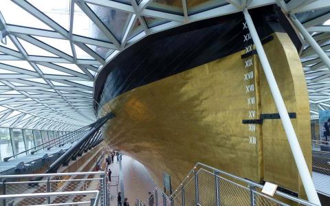 Capa protectora de metal Muntz en la popa del barco Cutty Sark