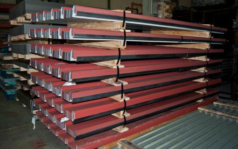 Imagen chapa de hierro trapezoidal lacada
